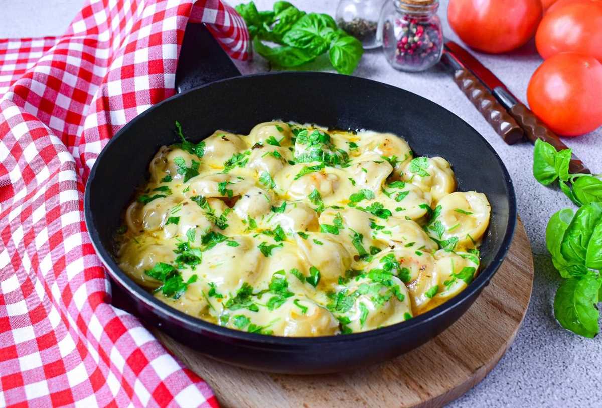 Пельмени с тушенкой и сыром
