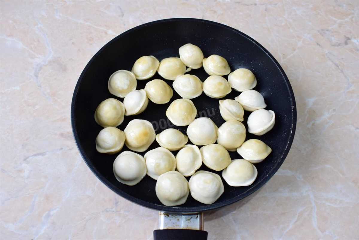 Пельмени с грибами и луком