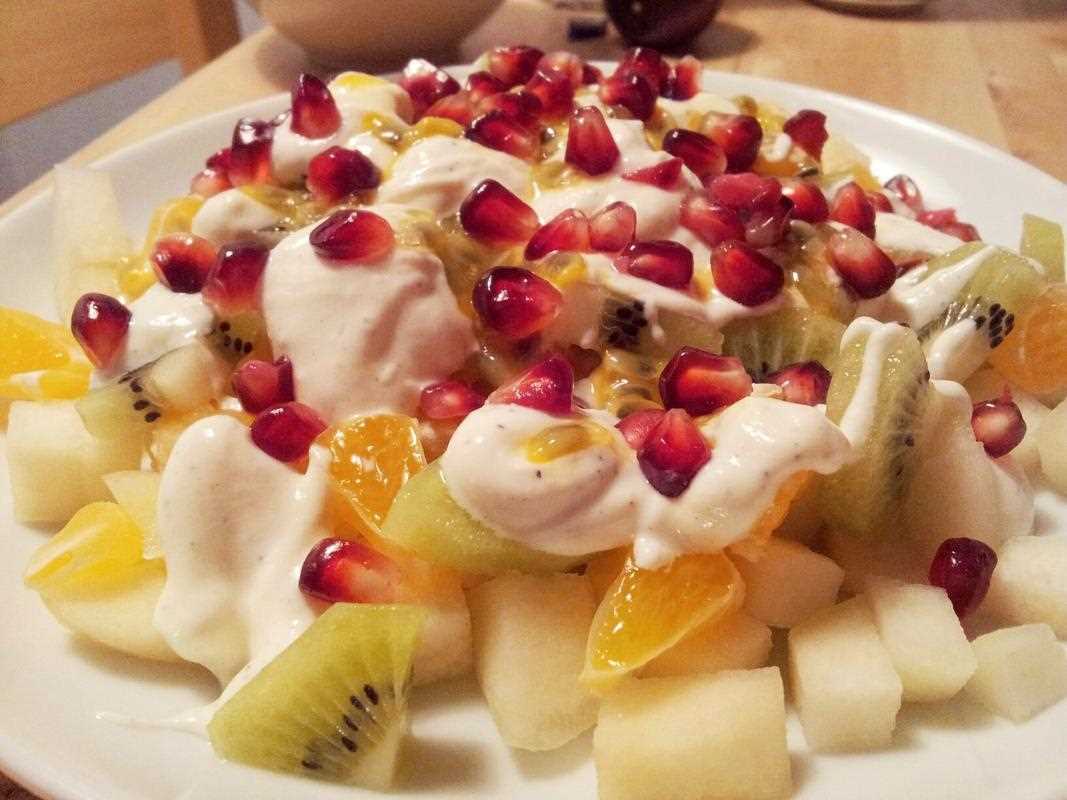 Соусы и заправки: как сделать салат нежным и ароматным
