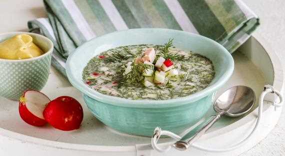 Щи: русский суп с кислым вкусом и свежими овощами