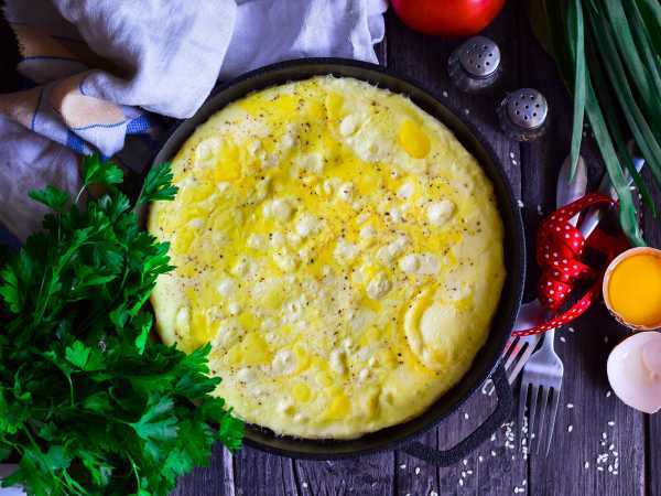 Омлет с молоком и яйцами