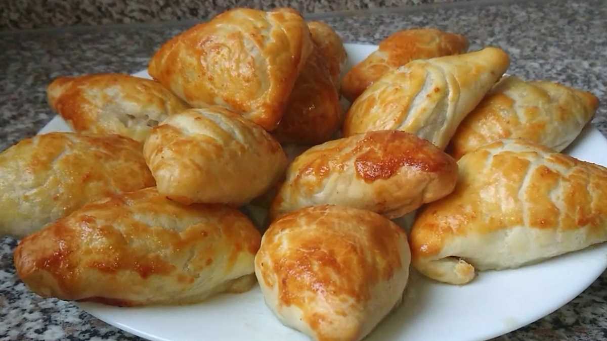 Слоеные пирожки с разнообразными начинками: гармония вкуса и текстуры
