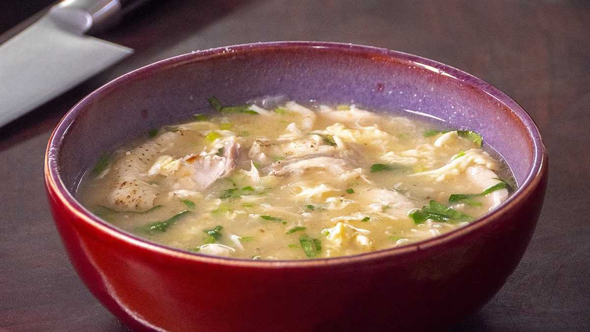 Томатный суп с яйцом и сыром