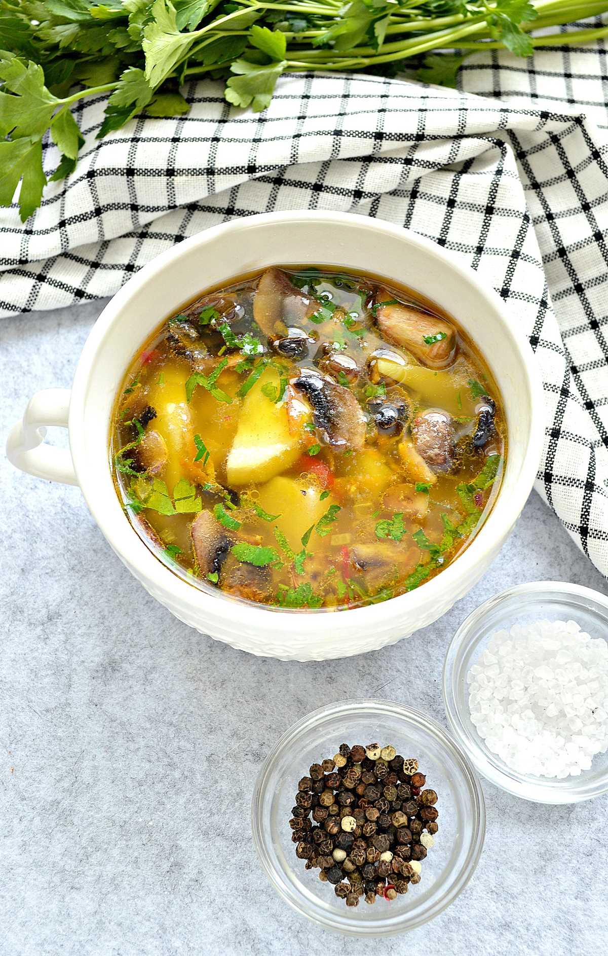undefinedГрибы в супе: свежий аромат и невероятный вкус</strong>
