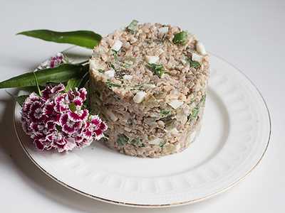 Салат с крабом и гречкой по-корейски