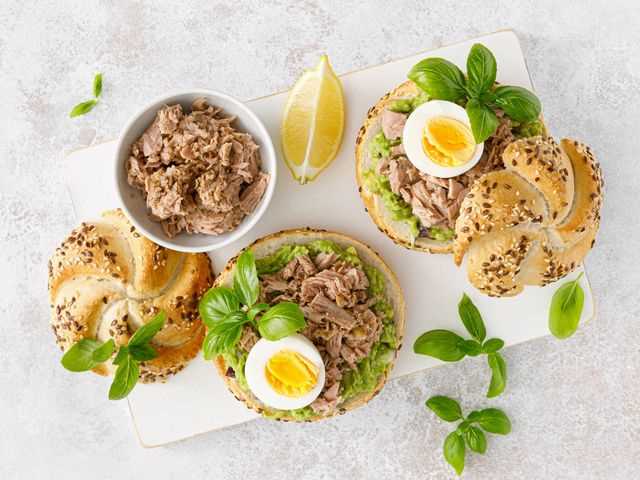 Гречневая каша с медом и ягодами