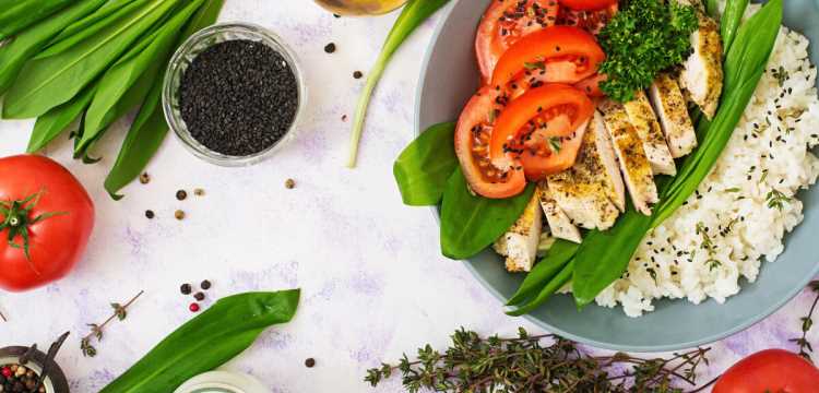 Овсянка с ягодами и орехами для умственной активности